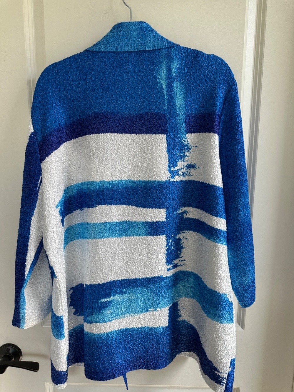 Chico’s Travelers Blue and White Crushed Jacket 2R US12 - Picture 2 of 7